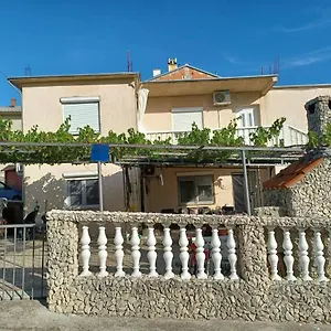 https://apartments-jamice.primorje-gorskikotar.com